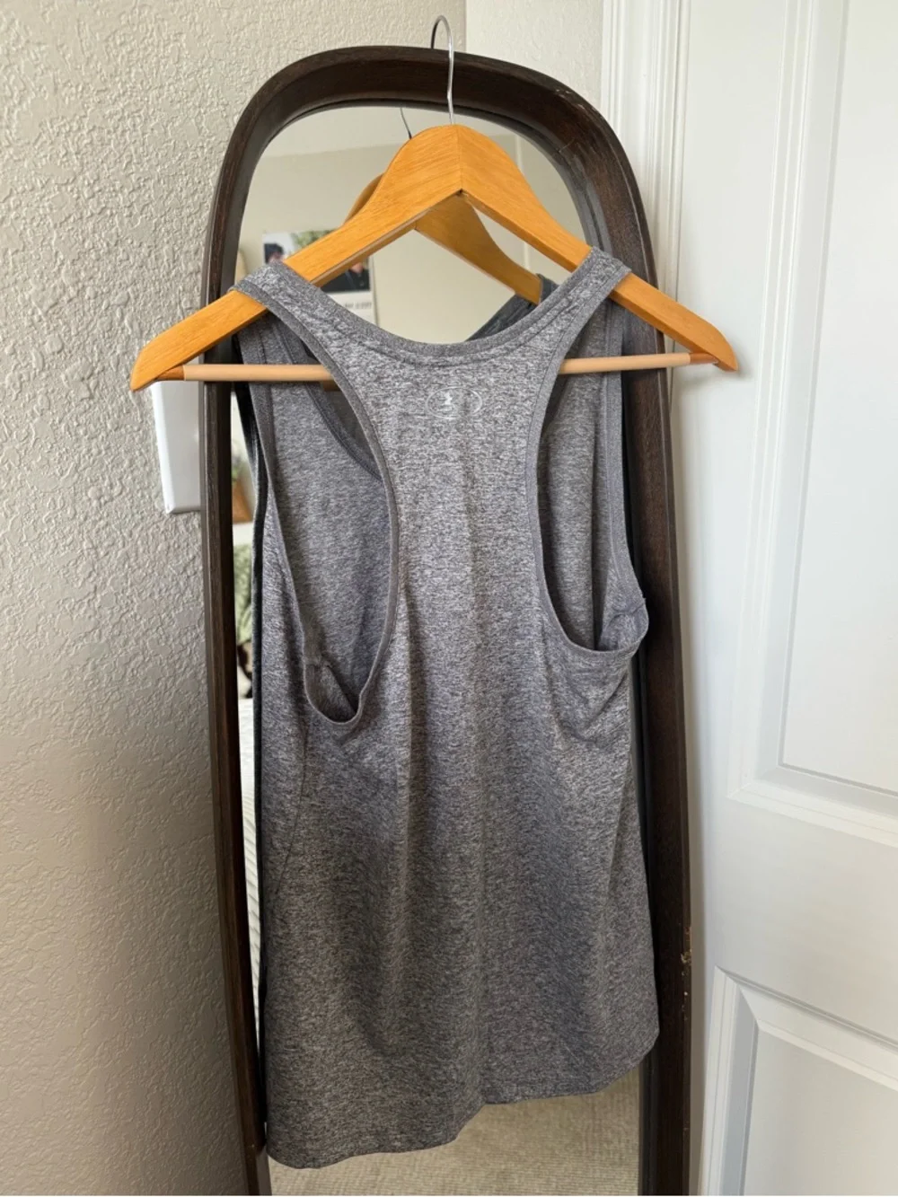 Under Armour Heather Grey Tank — M - Picture 2 of 4